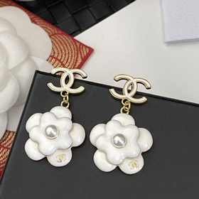 1880  Chanel, этот дизайн очень нравится. Серьги-гвоздики Chanel