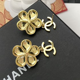 1880  Chanel, этот дизайн очень нравится. Серьги-гвоздики Chanel