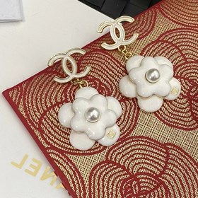 1880  Chanel, этот дизайн очень нравится. Серьги-гвоздики Chanel