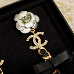 Серьги Chanel с каплей жемчуга и бантиком из камелии. Самая краси