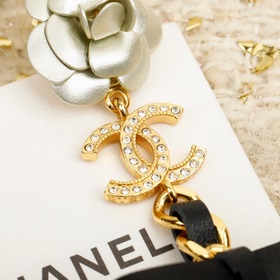Серьги Chanel с каплей жемчуга и бантиком из камелии. Самая краси