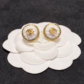 Chanel милые серьги в стиле винтаж с клетчатым узором. Эти серьги