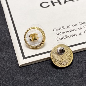 Chanel милые серьги в стиле винтаж с клетчатым узором. Эти серьги