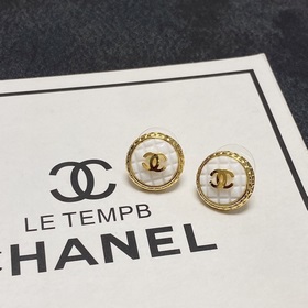 Chanel милые серьги в стиле винтаж с клетчатым узором. Эти серьги