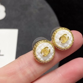 Chanel милые серьги в стиле винтаж с клетчатым узором. Эти серьги