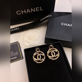 Новинка： серьги-гвоздики Chanel Новинка Chanel c2 двойные серьги-