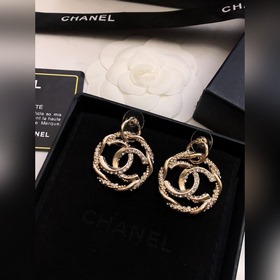 Новинка： серьги-гвоздики Chanel Новинка Chanel c2 двойные серьги-
