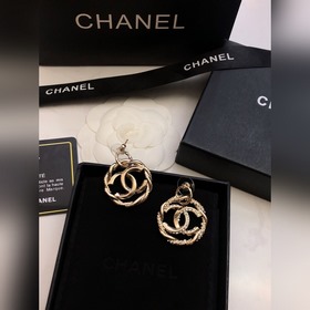 Новинка： серьги-гвоздики Chanel Новинка Chanel c2 двойные серьги-