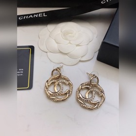 Новинка： серьги-гвоздики Chanel Новинка Chanel c2 двойные серьги-