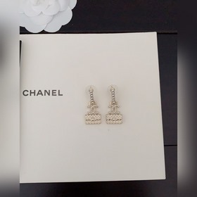 Новейшая модель сумочки сережек Chanel светло-золотого цвета, изг