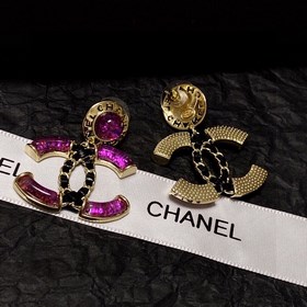 Новые модели Chanel в продаже. Новые серьги Chanel. Серьги от изв