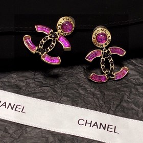 Новые модели Chanel в продаже. Новые серьги Chanel. Серьги от изв