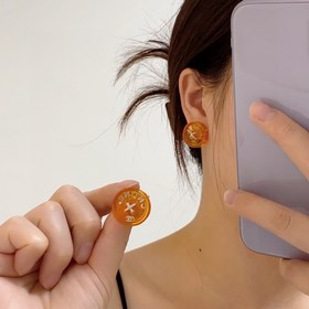 Chanel маленькие серьги с пуговицами в форме буквы C оранжевого ц