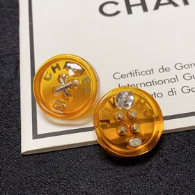 Chanel маленькие серьги с пуговицами в форме буквы C оранжевого ц