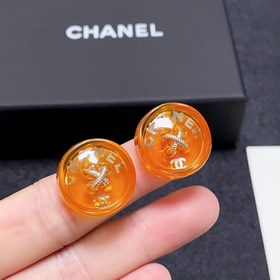 Chanel маленькие серьги с пуговицами в форме буквы C оранжевого ц