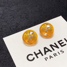 Chanel маленькие серьги с пуговицами в форме буквы C оранжевого ц