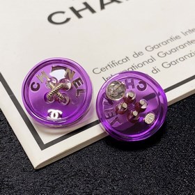 Chanel маленькие серьги с пурпурными пуговицами двойным символом 