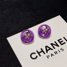Chanel маленькие серьги с пурпурными пуговицами двойным символом 