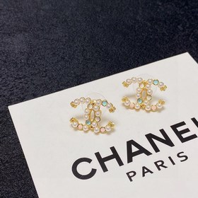 Chanel CHANEL сережки с двойной буквой C и цветными каплями жемчу