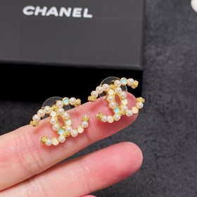 Chanel CHANEL сережки с двойной буквой C и цветными каплями жемчу