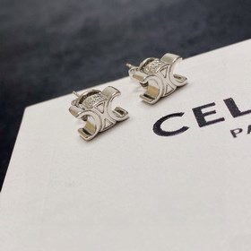 Xiao Hong Shu рекомендует последнюю новинку от Celine： серьги-гво