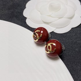 Новая модель сережек Chanel с красными жемчужинами, популярная мо