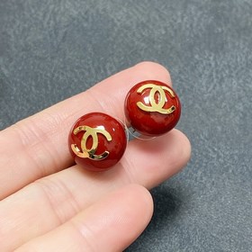 Новая модель сережек Chanel с красными жемчужинами, популярная мо