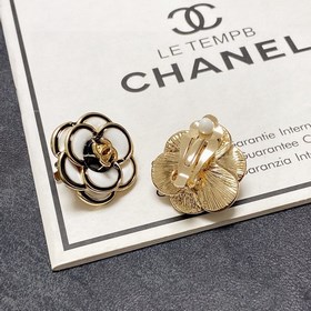 Серьги-клипсы CHANEl в стиле «маленький аромат» не требуют прокол