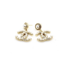 Chanel Новейшие серьги Pearl CC из материала Z