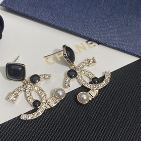 1880140  Мне очень нравится этот дизайн Chanel. Серьги-гвоздики