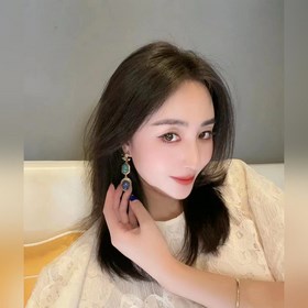Мне очень нравится этот дизайн от Chanel. Серьги-гвоздики с буква