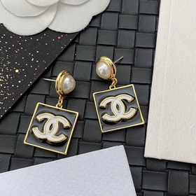 Популярный товар Chanel квадратные серьги-гвоздики с черными белы