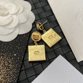 Популярный товар Chanel квадратные серьги-гвоздики с черными белы