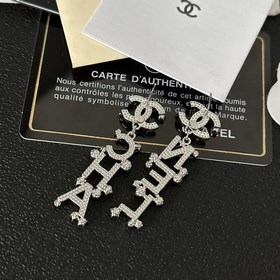 Классические серьги-гвоздики с двойной буквой C от Chanel, обязат