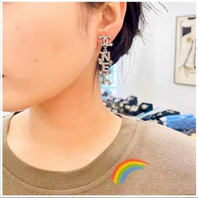 Классические серьги-гвоздики с двойной буквой C от Chanel, обязат