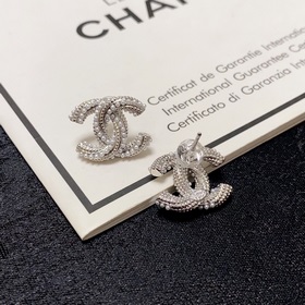 Новые модели 2023 года [Chanel] Серебряные серьги с маленькими же