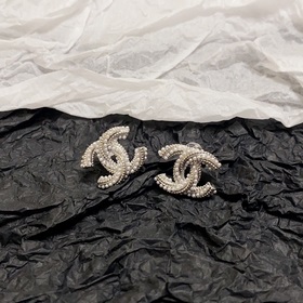 Новые модели 2023 года [Chanel] Серебряные серьги с маленькими же