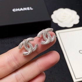 Новые модели 2023 года [Chanel] Серебряные серьги с маленькими же