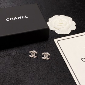 Новые модели 2023 года [Chanel] Серебряные серьги с маленькими же