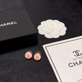 Новые серьги Chanel с двойным C-образным мотивом, лаконичные летн