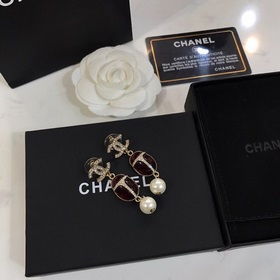 [Chanel] Серьги-гвоздики с жемчужинами Chanel, популярная модель,