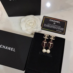 [Chanel] Серьги-гвоздики с жемчужинами Chanel, популярная модель,