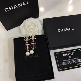 [Chanel] Серьги-гвоздики с жемчужинами Chanel, популярная модель,