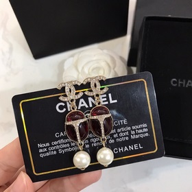 [Chanel] Серьги-гвоздики с жемчужинами Chanel, популярная модель,