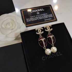 [Chanel] Серьги-гвоздики с жемчужинами Chanel, популярная модель,