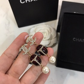 [Chanel] Серьги-гвоздики с жемчужинами Chanel, популярная модель,
