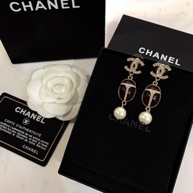 [Chanel] Серьги-гвоздики с жемчужинами Chanel, популярная модель,