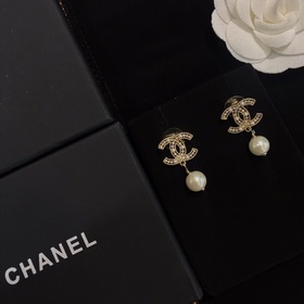 [Chanel] Серьги-гвоздики, популярная модель от Chanel, лучшая вер