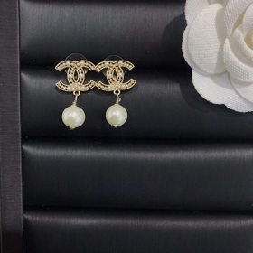 [Chanel] Серьги-гвоздики, популярная модель от Chanel, лучшая вер