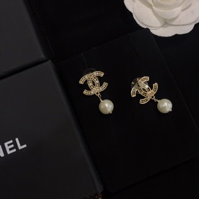 [Chanel] Серьги-гвоздики, популярная модель от Chanel, лучшая вер
